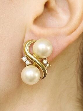 Vintage Richelieu Faux Pearl Gold Tone Swirl Earrings w Rhinestones Pierced